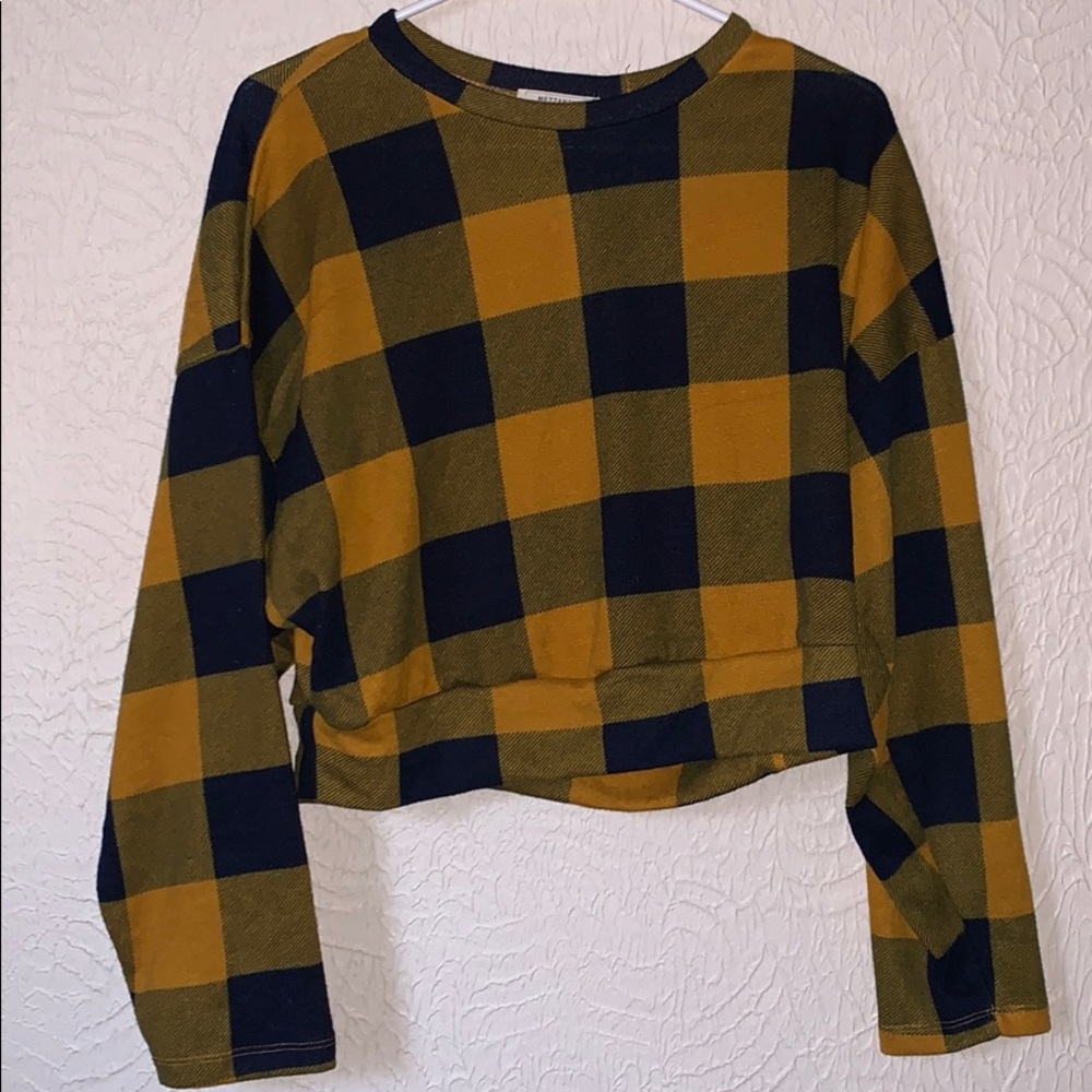 NWT! Long sleeve crop sweater.